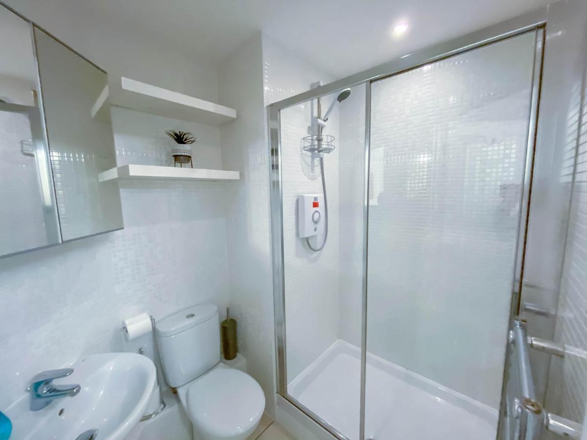 The Augustine - Modern Two Bed Ground Floor Apartment With Parking Canterbury Bagian luar foto