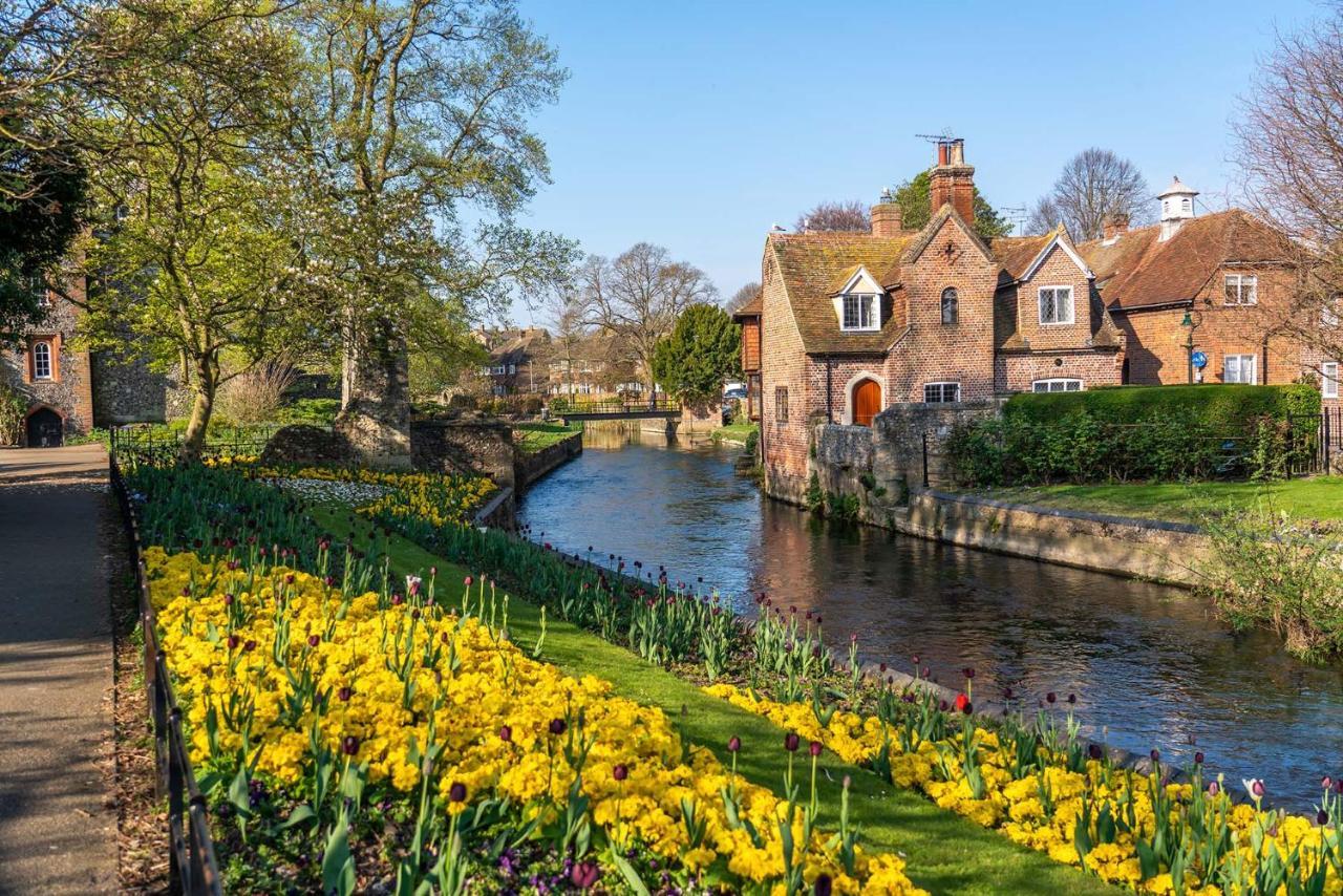 The Augustine - Modern Two Bed Ground Floor Apartment With Parking Canterbury Bagian luar foto